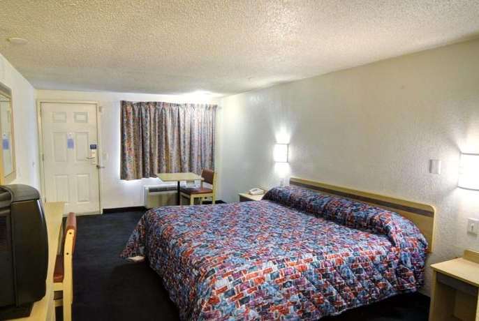 Knights Inn Flint Room photo